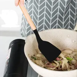 کفگیر آشپزی سیلیکونی دسته چوبی بامبو برند شنگیا