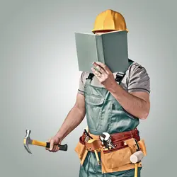 دانلود تصویر شاتراستوک کارگر و کلاه و چکش و ابزار و دفتر زمینه خاکستری کد۰۹۶۶۸۲۶۹۳۸