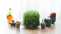 تصویر نمای جلو از سفره هفت سین نوروز و عید - ایران پیک | پیکفری
