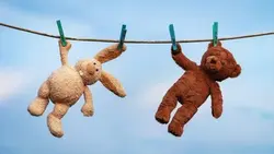 تصویر پس زمینه عروسک های شسته شده - ایران پیک | پیکفری