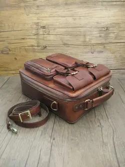 کیف دانشجویی اداری دیپلمات مسافرتی چرم طبیعی دستدوز i-132 برند ایزاکو