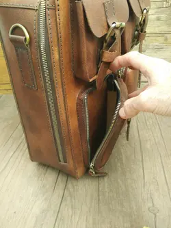 کیف دانشجویی اداری دیپلمات مسافرتی چرم طبیعی دستدوز i-132 برند ایزاکو