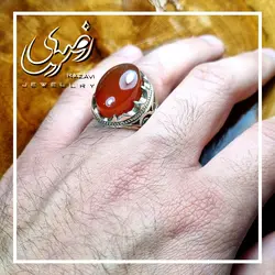 انگشتر نقره دست ساز مردانه عقیق یمنی با مخراج کاری زمرد