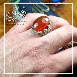 انگشتر نقره دست ساز مردانه عقیق یمنی با مخراج کاری زمرد