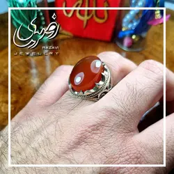 انگشتر نقره دست ساز مردانه عقیق یمنی با مخراج کاری زمرد