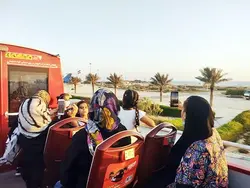 اتوبوس دو طبقه کیش، گشت جزیره با هاپ آن هاپ آف قرمز | خرید بلیط با تخفیف