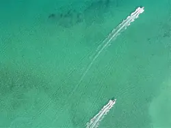 قایق سواری در کیش گشت دریایی تفریحی خرید آنلاین و رزرو بلیط با تخفیف