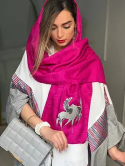 شال تافته سرخابی با اکسسوری دو اسب