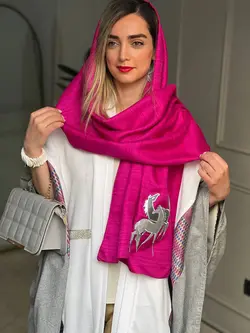 شال تافته سرخابی با اکسسوری دو اسب