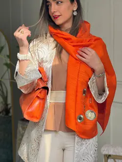 شال تافته نارنجی با اکسسوری آینه