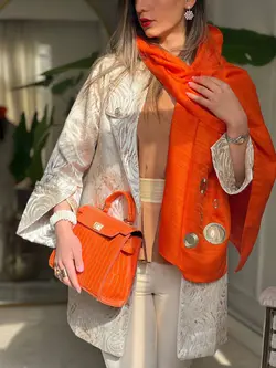 شال تافته نارنجی با اکسسوری آینه