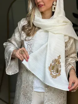 شال تافته سفید با اکسسوری بٌته جقه