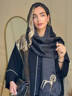 شال تافته مشکی با اکسسوری اسب چوبی