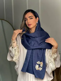 شال تافته سرمه اي با اكسسوري ماهي