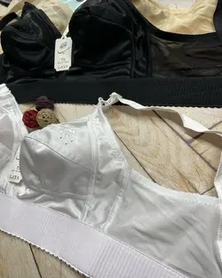 سوتین بدون فنر گلدوزی کلاسیک صادراتی کش پهن مارک معتبر لعیا(جین ۱۲تایی)