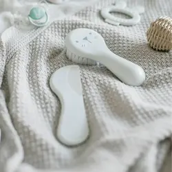 شانه و برس نوزاد سواوینکس Suavinex طرح گربه دارای رنگ‌بندی