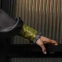 بلوز کریستال رگولار طوسی زنانه