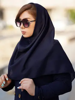 مقنعه ساده سورمه ای