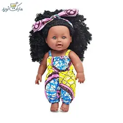 عروسک دختر مو فرفری سیاهپوست با لباس آبی‌زرد