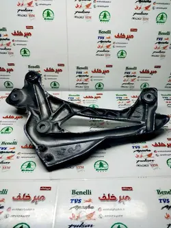براکت جا پایه عقب سمت چپ (پدال دنده) موتور پالس ls 135 ال اس