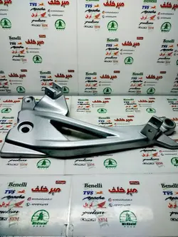 براکت جا پایه عقب سمت راست (پدال ترمز) موتور پالس 180 200 220 ug4 (بدون هندل)