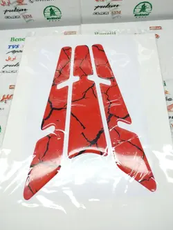 پد (برچسب) ارم ژله ای روی باک ساده انواع موتورسیکلت قرمز خط مشکی 3 تکه