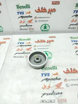 قاب درب پوش وسط (پیچ) روی کرپی بالا موتور پالس rs 200 ار اس اصلی