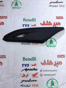 درب (قاب کاور فلاپ محافظ) روی جعبه اچار سمت چپ زیر زین موتور تریل فلات پرواز طرح crf سی ار اف اصلی