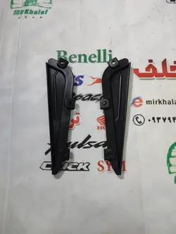 قاب (کاور فلاپ) لچکی کوچک کنار درب بغل موتور بنلی 180 اصلی (سمت راست)