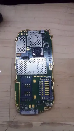 برد نوکیا مدل NOKIA 7610 داخل شبکه تعمیر نشده سالم