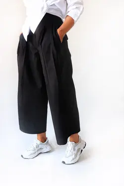 شلوار از بالا گشاد مونایی