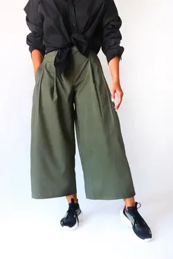 شلوار از بالا گشاد مونایی