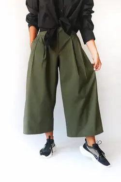 شلوار از بالا گشاد مونایی