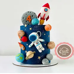 کیک تولد بچگانه فضانورد