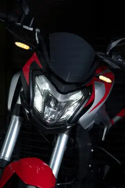 موتور سیکلت دومینار 250 سی سی Bajaj