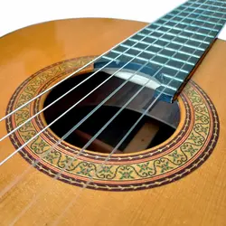 کارکرده و دست ساز – گیتار کلاسیک ساخت سیاوش طهماسبی