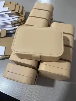 کیف اکسسوری و جواهرات بزرگ