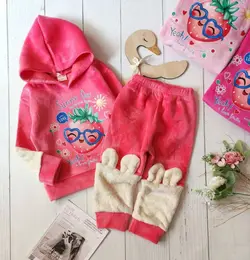 هودی و شلوار مخملی توکرکی طرح توت فرنگی