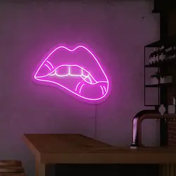 چراغ نئون لب و دندان