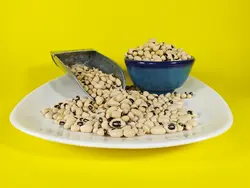 لوبیا چشم بلبلی خارجی بسته 900 گرمی