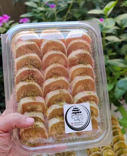 ظرف نیم کیلویی شیرینی