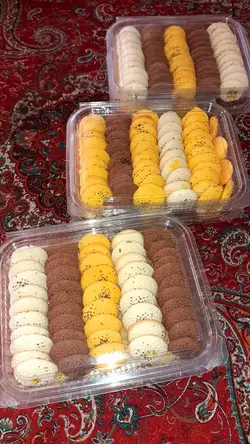 ظرف نیم کیلویی شیرینی