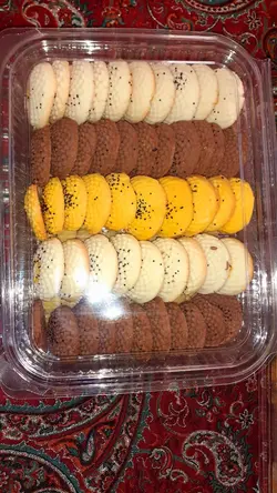 ظرف نیم کیلویی شیرینی