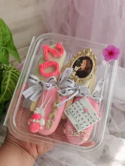 ظرف نیم کیلویی شیرینی