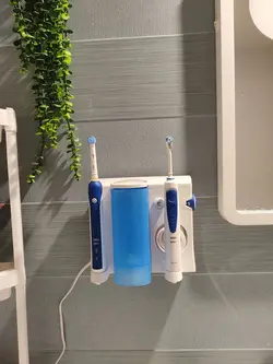 واتر جت اورال بی مدل oxyjet +مسواک برقی اورال بی مدل پرو 2000.(ORAL B  OXIJET+PRO 2000)