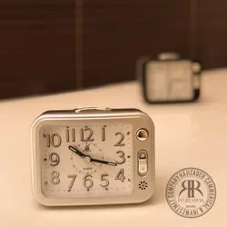 ساعت رومیزی اذان گو و زنگ دار  چراغ دار موتور ارام گرد  1216