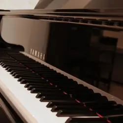 پیانو گرند Yamaha GB1K
