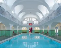 بررسی سه نمونه استخر خارجی