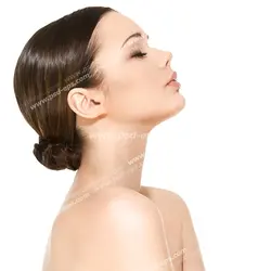 عکس با کیفیت تبلیغاتی زن با چهره ی نیم رخ و موهای شنیون شده و آرایش زیبا ملیح