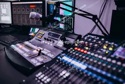 عکس با کیفیت تبلیغاتی تجهیزات استودیویی